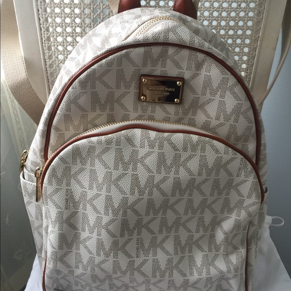 Michael Kors Signature backpack w dust bag & tags! - Picture 2 of 8